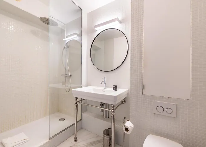 아파트 Mid-term L Parc Monceau - Ac & Rooftop 파리